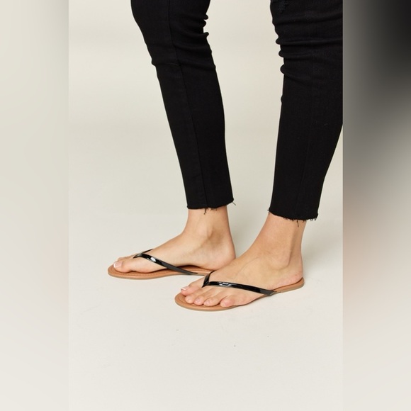 WILD DIVA PU Leather Open Toe Sandals - Picture 3 of 6